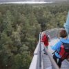 Wanderpärchen auf dem Käflingsbergturm im Müritz Nationalpark