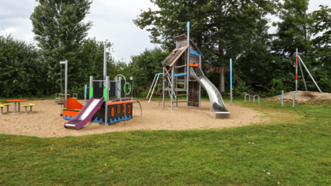 Strandbad Zarrentin - Kleine Badegäste können sich zwischendurch auf dem Spielplatz austoben