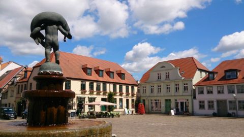 Blick vom Hechtbrunnen auf den Marktplatz