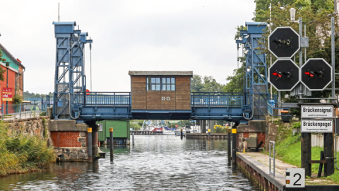 Die Hubbrücke in Plau am See