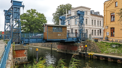 Die Hubbrücke in Plau am See