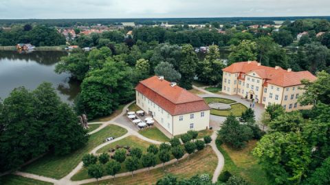 Schloss und 3 Königinnen Palais auf der Schlossinsel Mirow_1-min