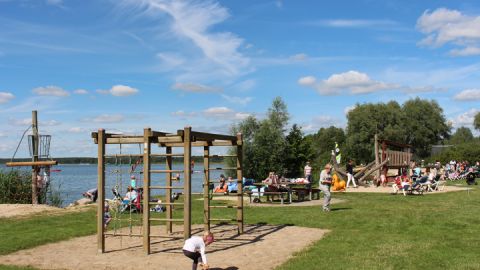 Kleiner Spielplatz in Untergoehren / Strandwiese / Badestelle 