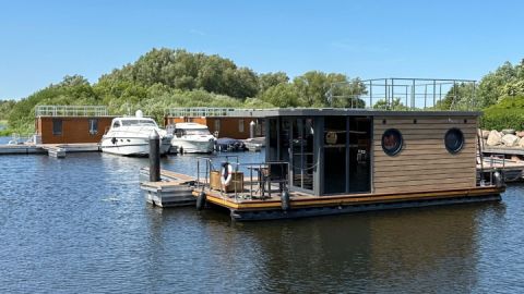 STOLPE außen, Hausboot La Mare