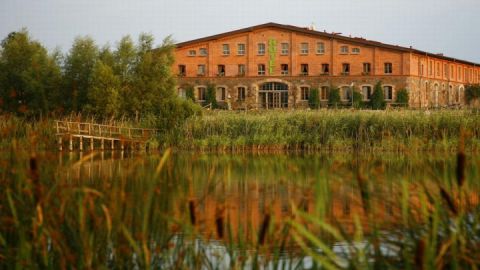 Außenansicht Scheune (Hotelseite) am Dorfteich