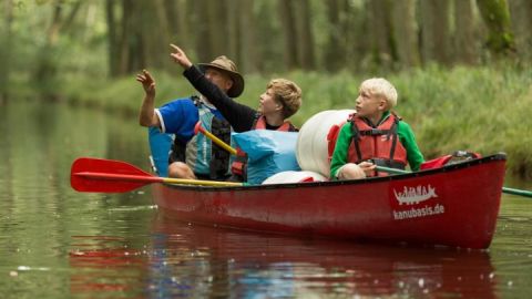 Kanu Klassenfahrten mit Naturerlebnissen in der Seenplatte Mecklenburgs.