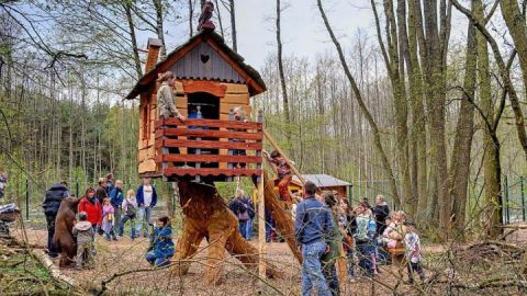 Hexenhaus Spielplatz - BÄRENWALD Müritz